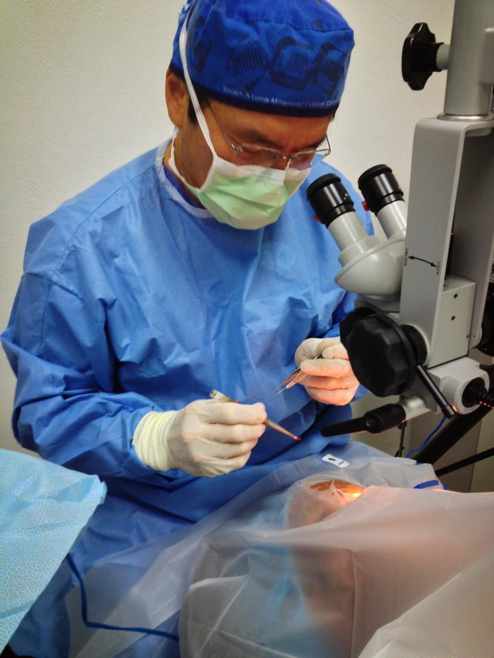 Dr. Wong doing cataract surgery | The Princeton Eye Group